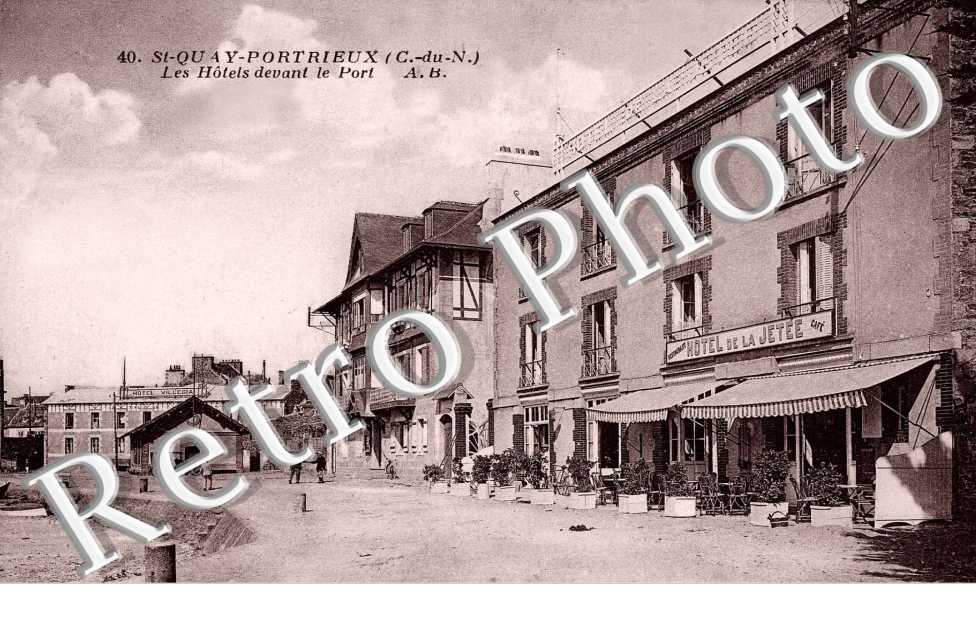 Les hotels devant le Port