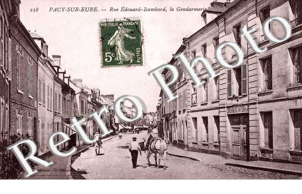 rue Edouard-Issambard, la Gendarmerie