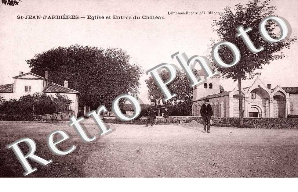 Eglise et entree du chateau