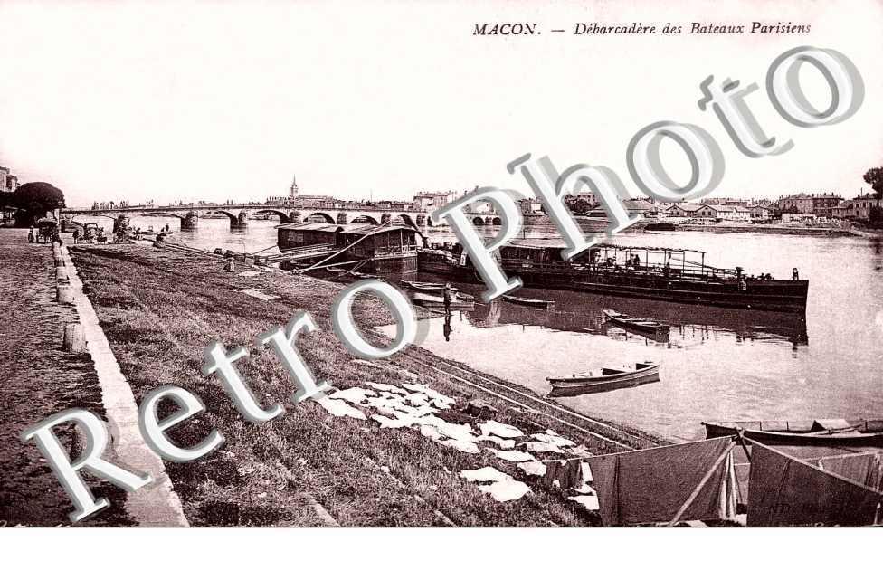DEBARCADERE DES BATEAUX PARISIENS