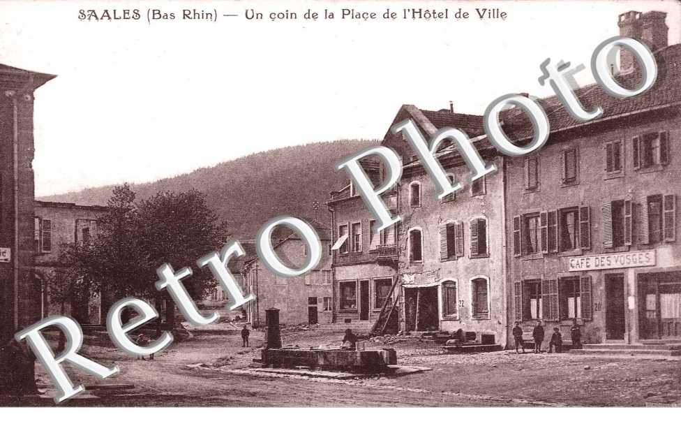 Un coin de la place de l'hotel de ville