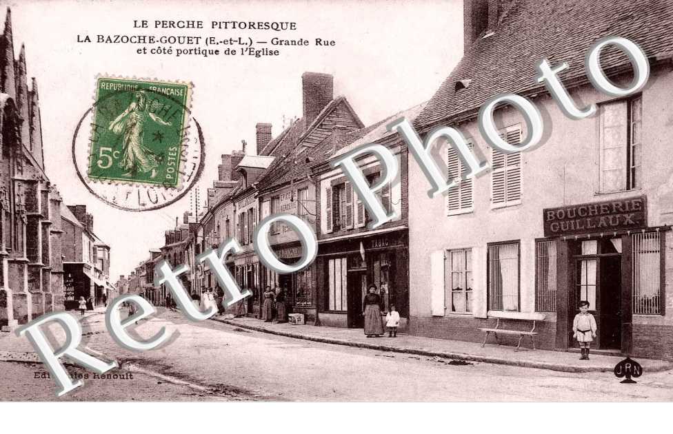 grande rue et cote portique de l'eglise