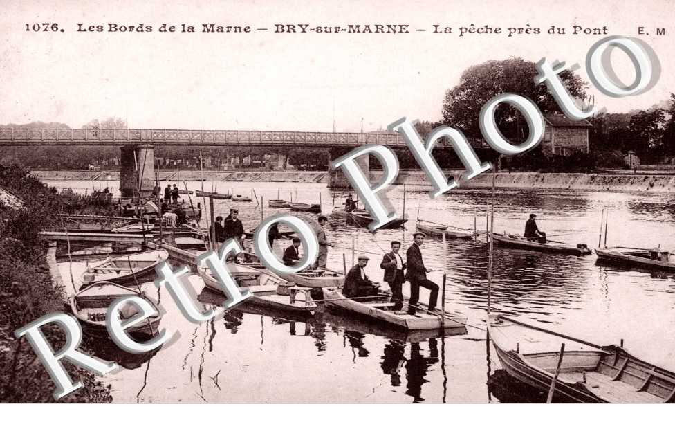 La peche pres du pont - bords de Marne