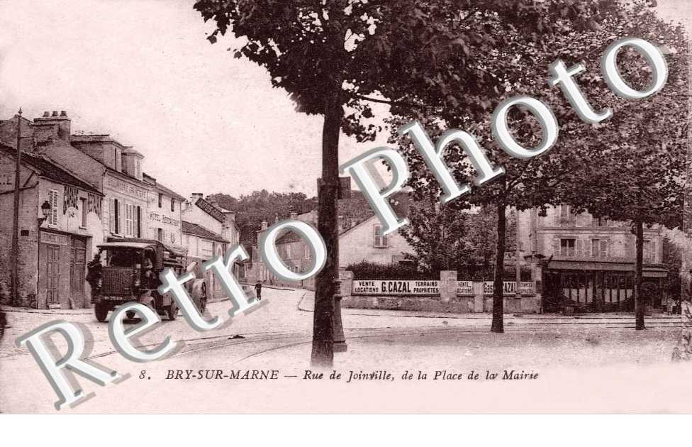 Rue Joinville depuis la place de la Mairie
