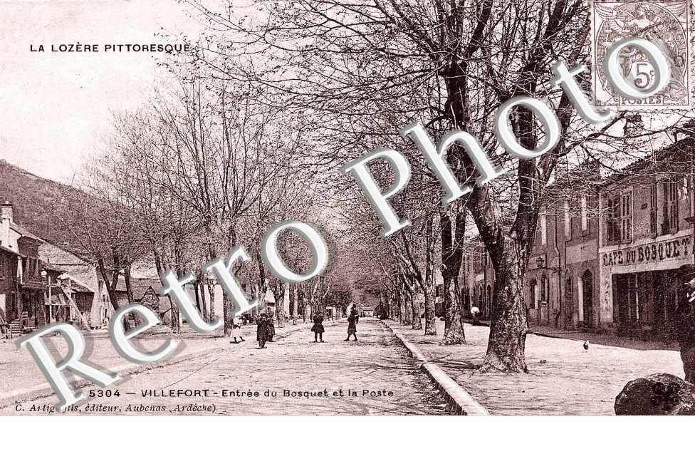 entree du bosquet et la Poste