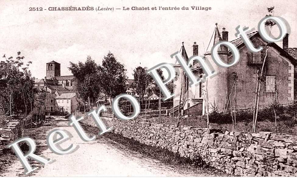 le chalet et l'entree du village