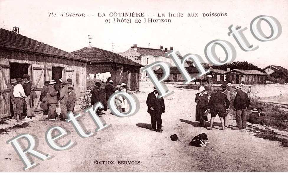 la halle aux poissons et l'hotel de l'Horizon