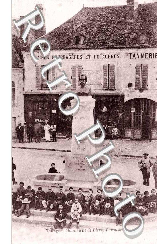 MONUMENT DE PIERRE LAROUSSE