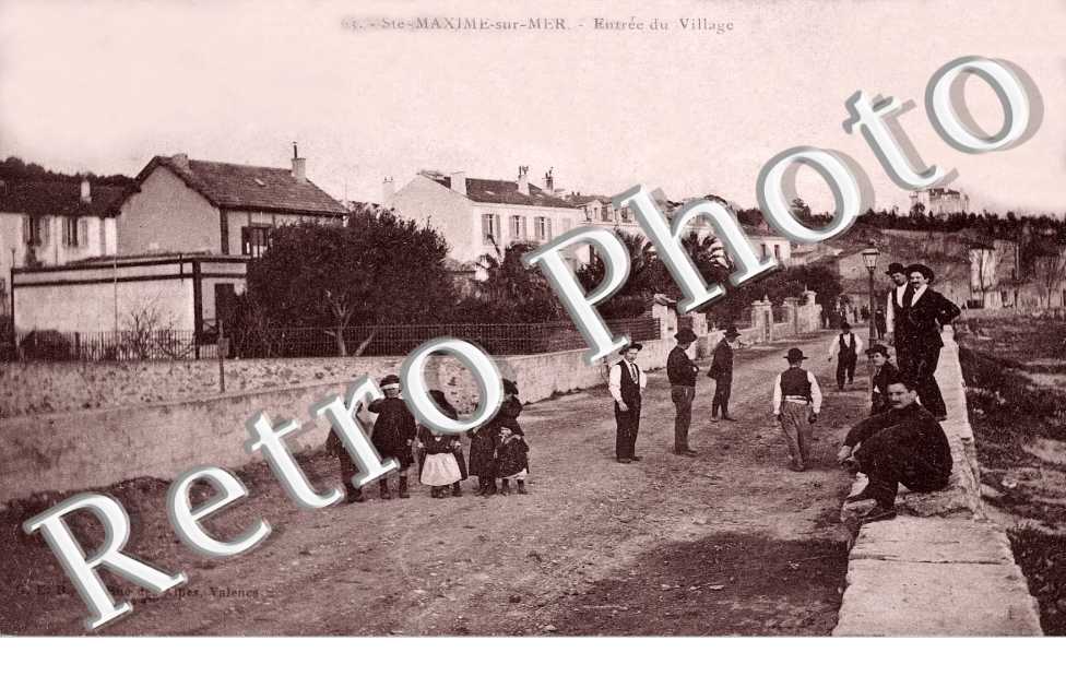 L'ENTREE DU VILLAGE