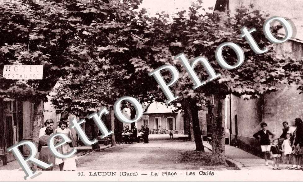 la place les cafes