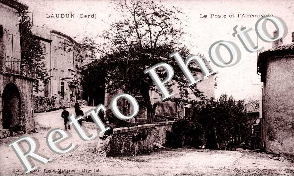 la poste et l'abreuvoir