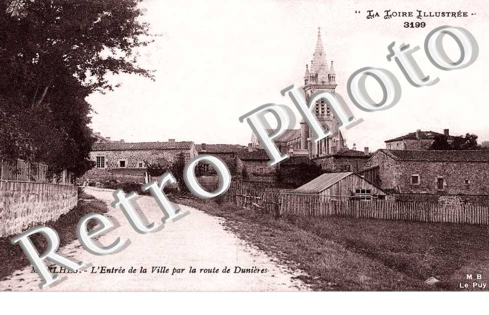 L'entree de la ville par la route de Dunieres