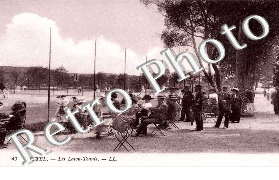 LES LAWN TENNIS