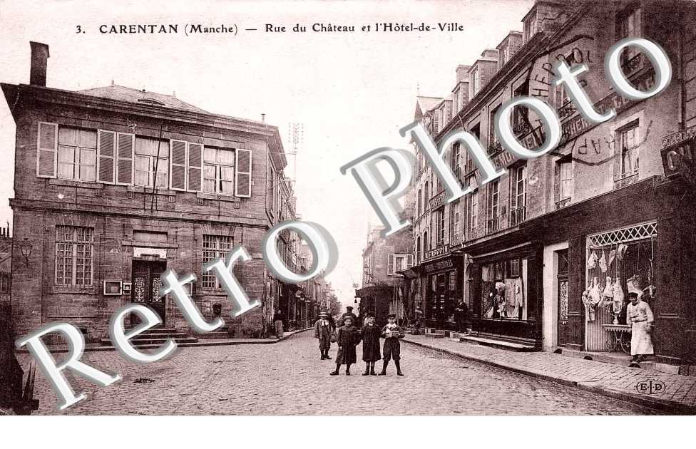 rue du Chateau et l'hotel de ville