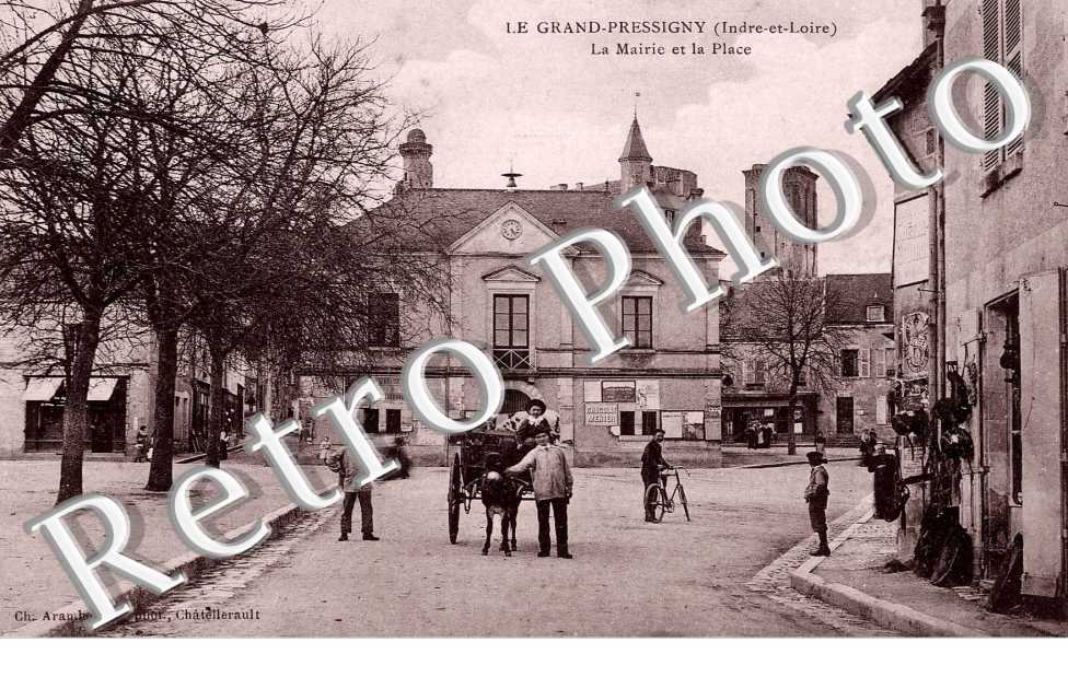 La mairie et place