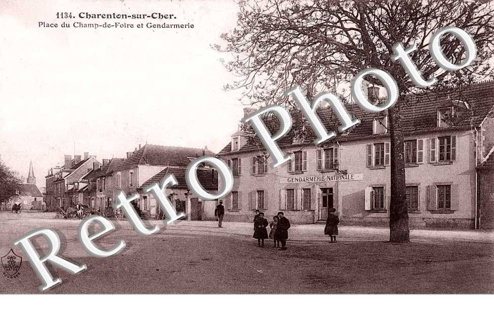 place du champ de foire et gendarmerie
