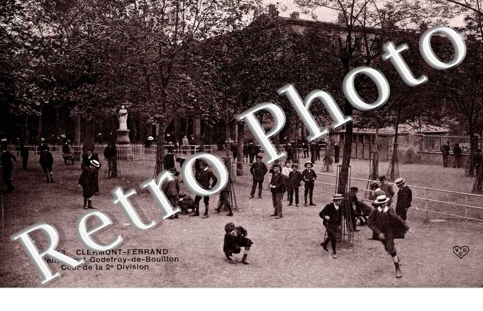 Pensionnat Godefroy-de-Bouillon - Cour de la 2e division