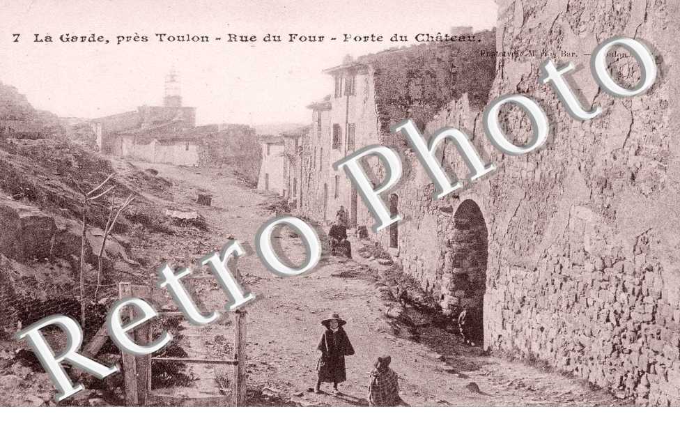 Rue du Four - porte du chateau