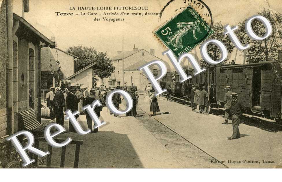 la gare, arrivee d'un train descente des voyageurs