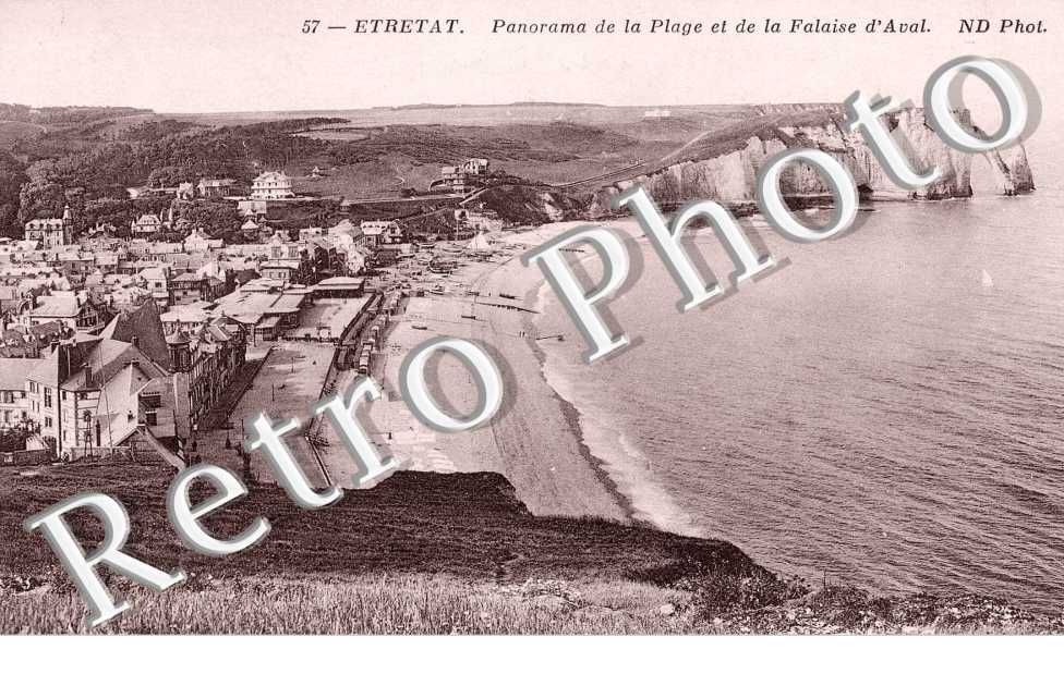 panorama de la plage et de la falaise d'Aval