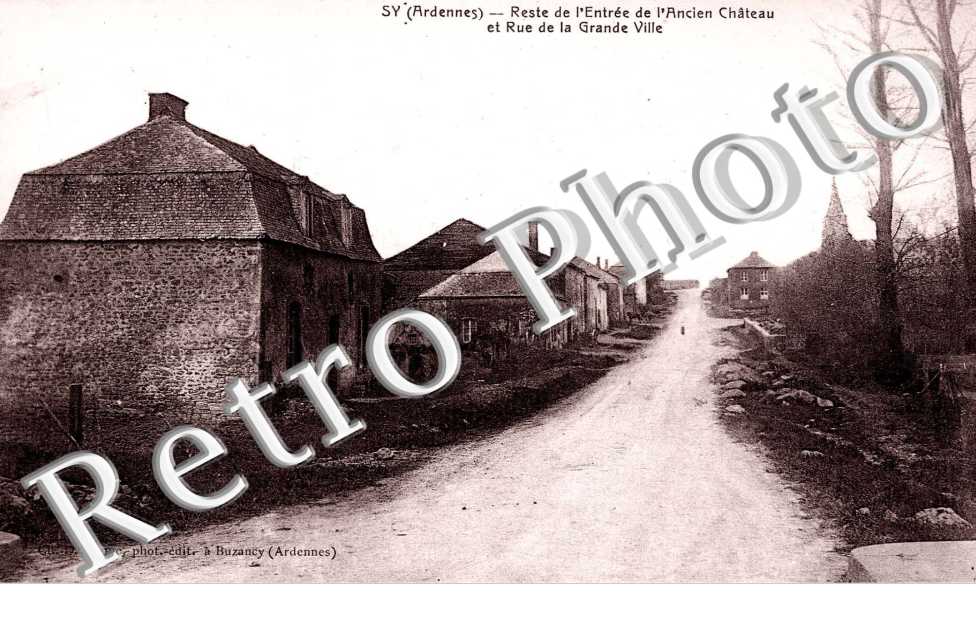 reste de l'entree de l'ancien chateau et rue de la grande ville