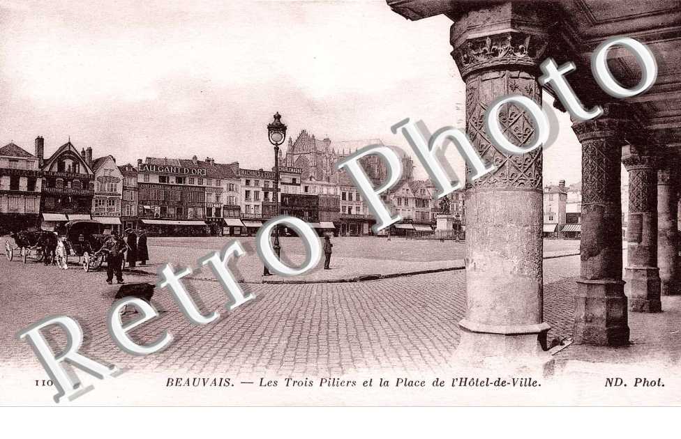 les trois piliers  ET PLACE DE L'HOTEL DE VILLE
