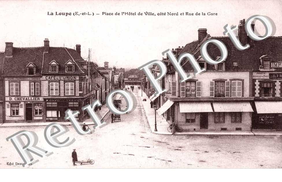Place de l'hotel de ville et rue de la gare