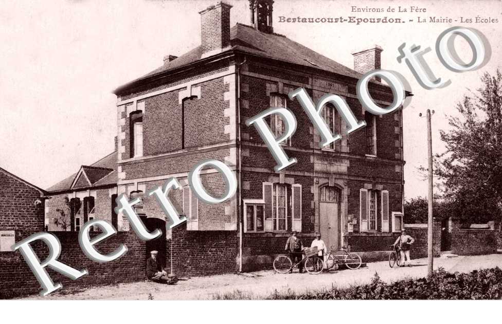 La mairie et les ecoles