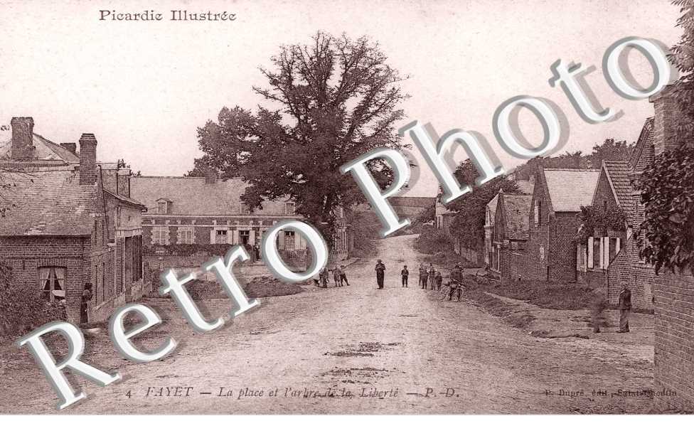 la place et l'arbre de la Libert