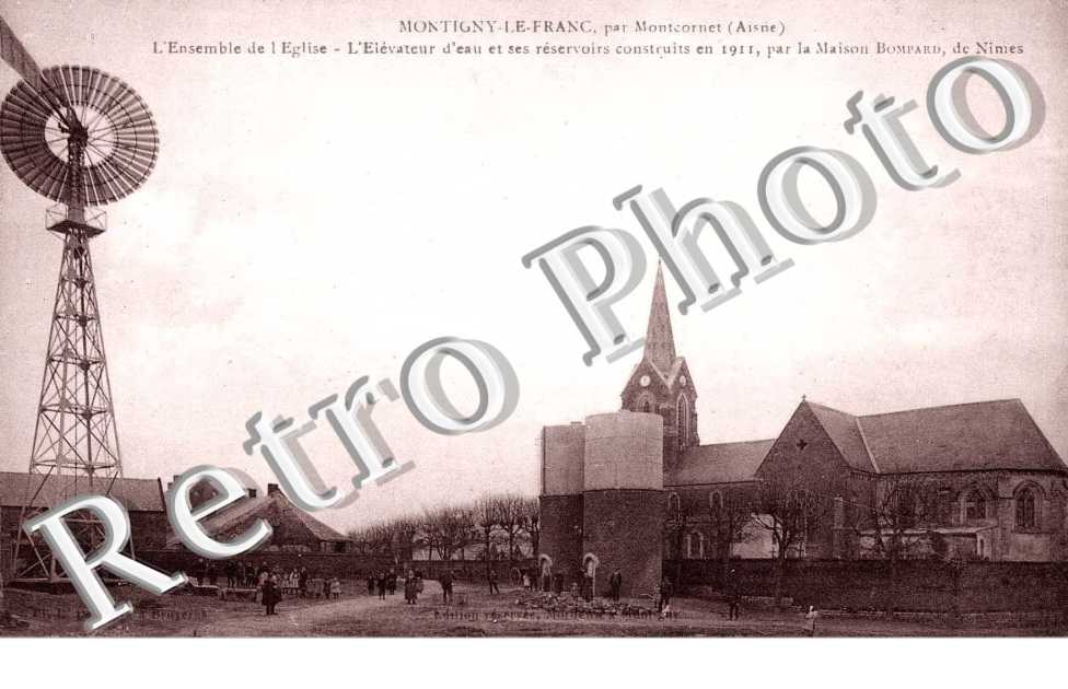L'église L'élévateur d'eau et ses réservoirs construits en 1911 par la Maison Bompard