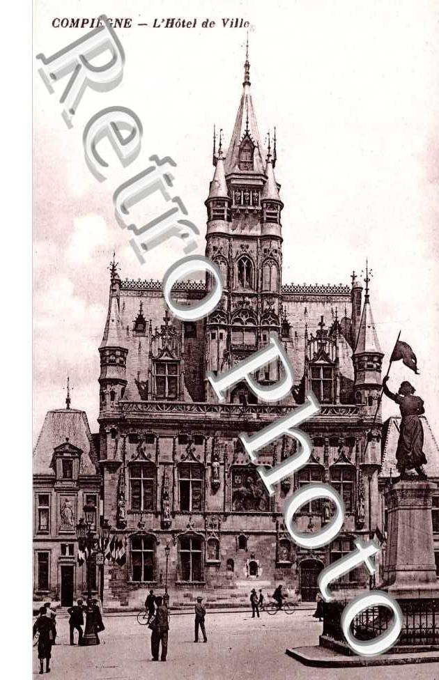 L'HOTEL DE VILLE (VERTICALE)