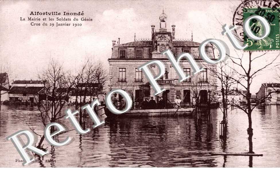Inondation de la Seine et de la Marne 1910 - La mairie et les soldats du genie