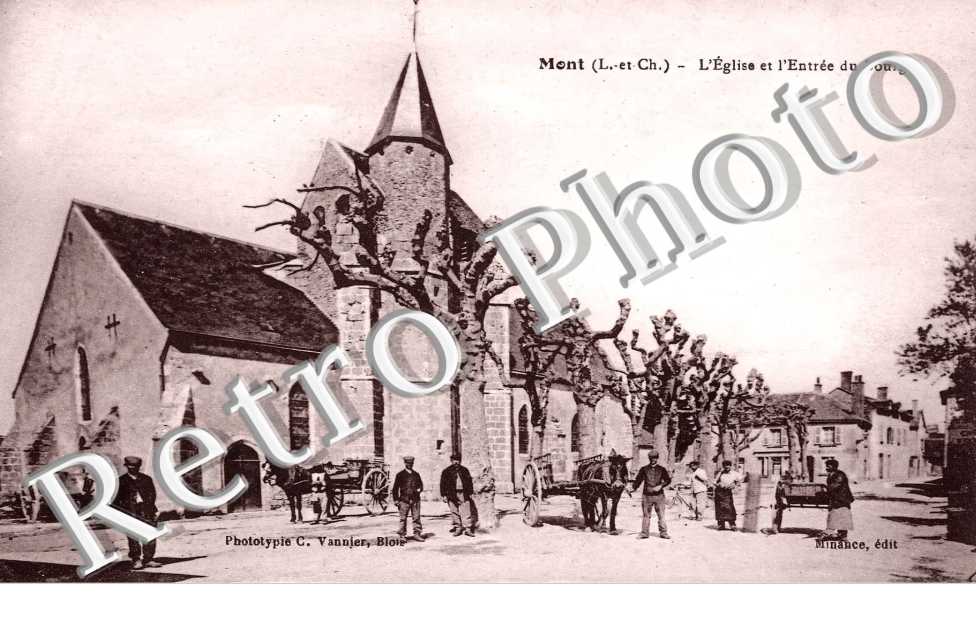 L'EGLISE ET L'ENTREE DU BOURG