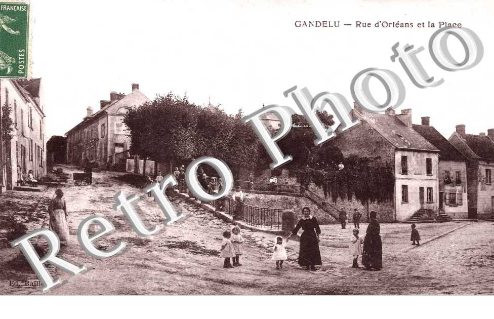 Rue d'Orleans et la place