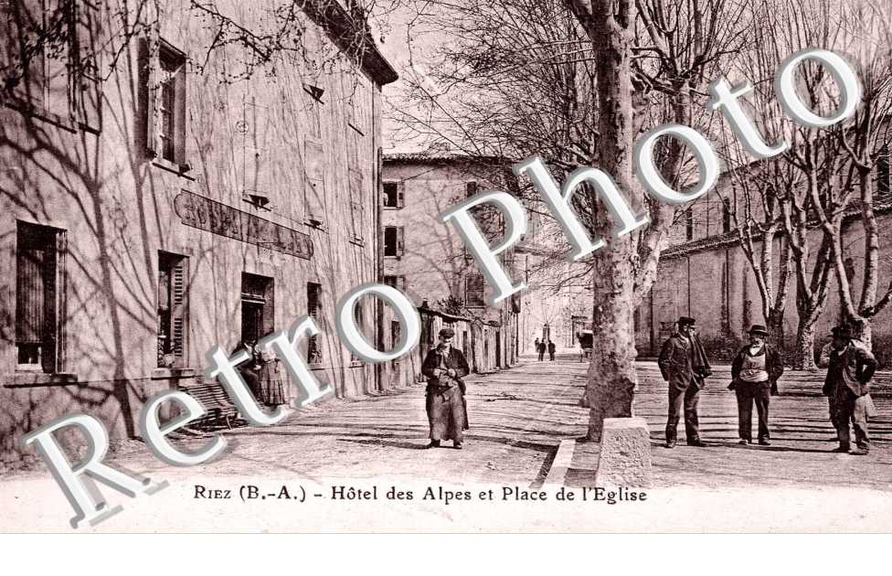 Hotel des Alpes et place de l'eglise