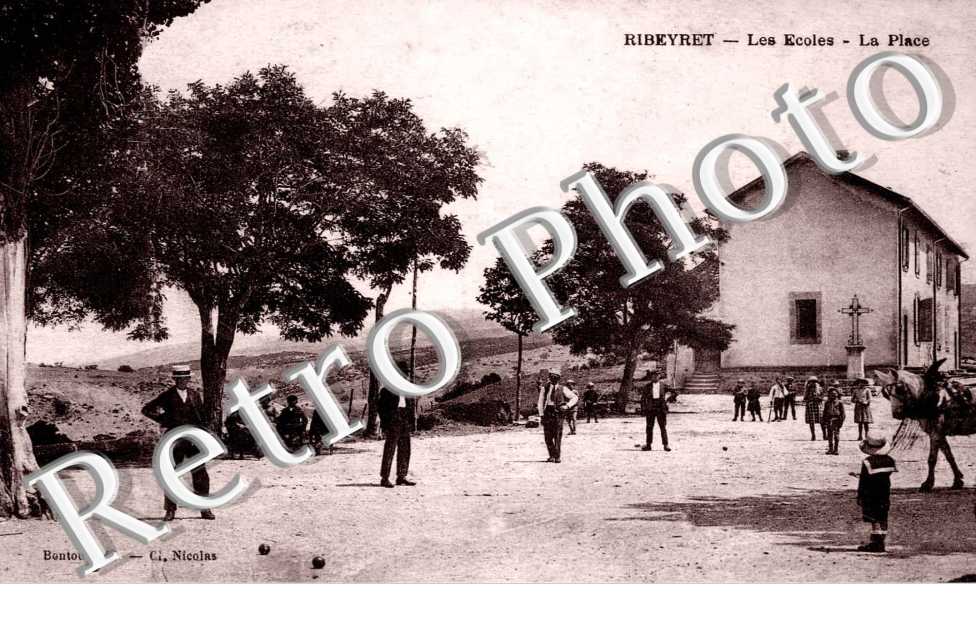 les Ecoles, la Place