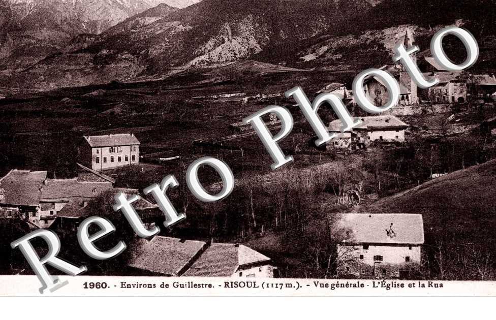 Vue generale - l'eglise et la rue