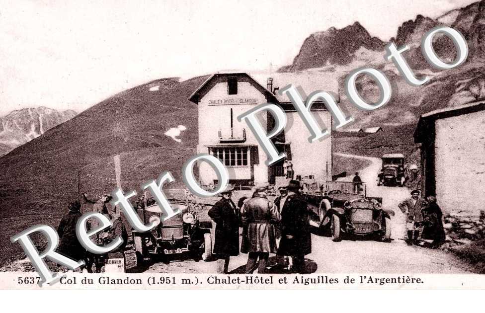 Chalet-hotel et les aiguilles d'Argentiere