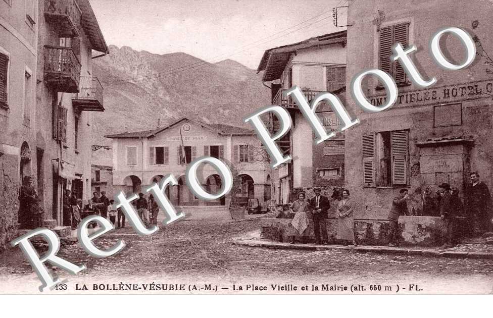 La place vieille et la mairie