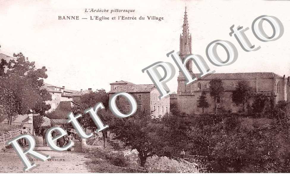 L'eglise et entree du village