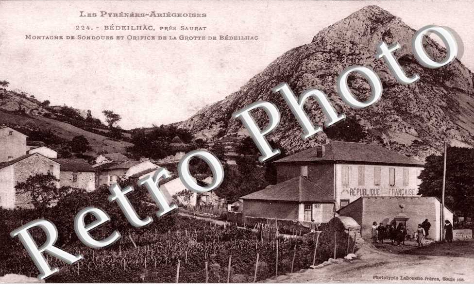 Bedeilhac pres Saurat Montagne de Sondours et orifice de la grotte de Bedeilhac