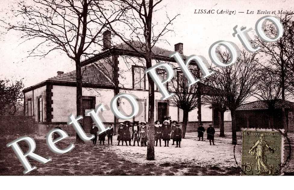 les Ecoles et la mairie