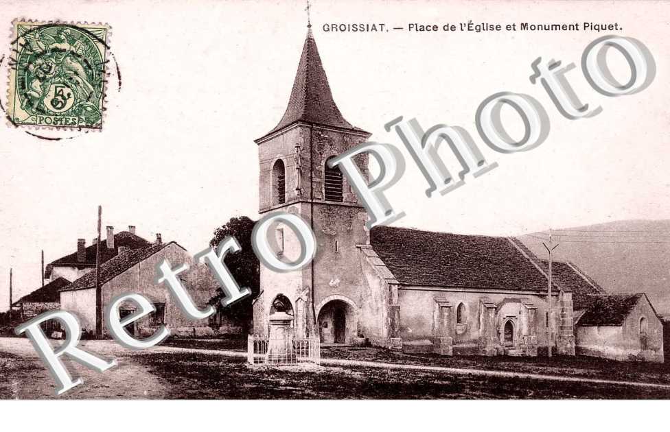 Place de l'eglise et le monument Piquet
