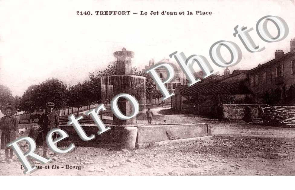 Le jet d'eau et la place