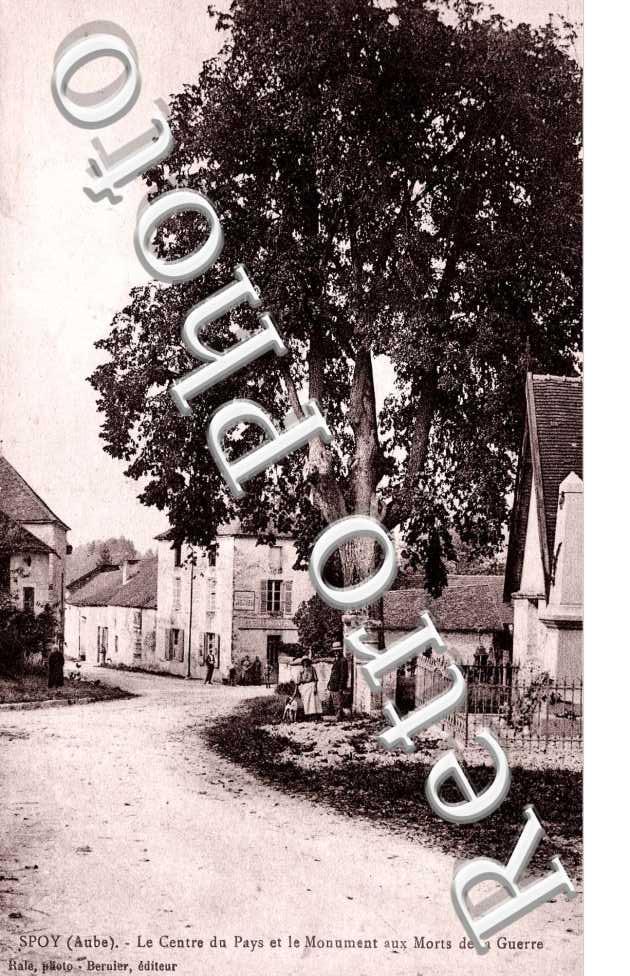Le Centre et le Monument aux Morts
