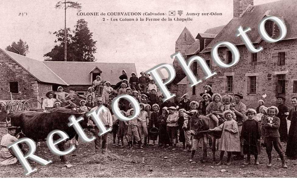 colonie de Courvaudon, les colons a la ferme de la chapelle