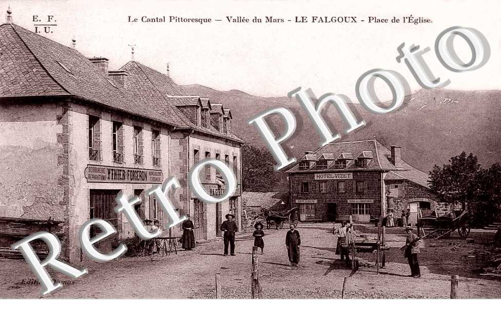 Vallee du Mars Le Falgoux Place de l'eglise
