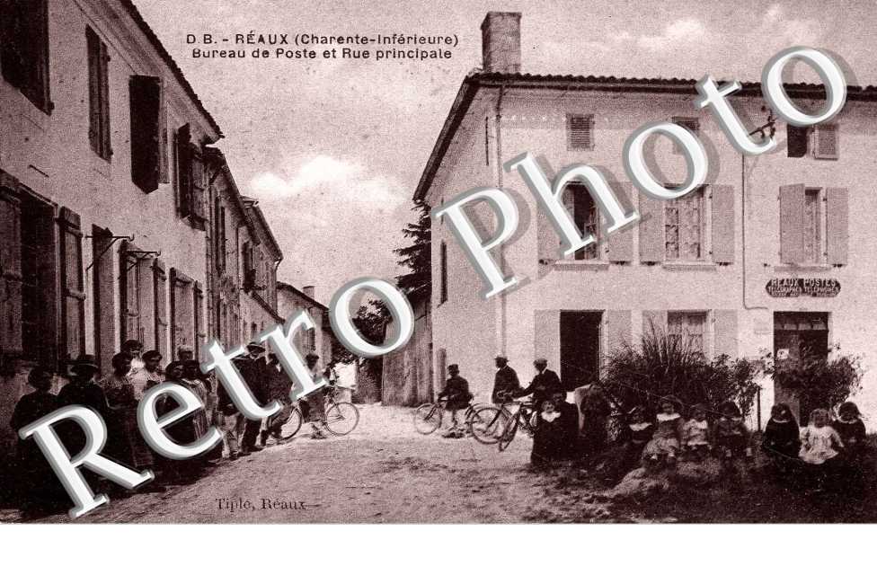 Bureau de poste et rue principale