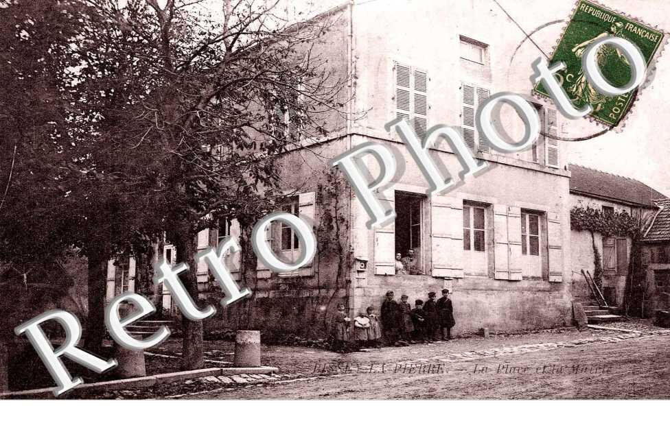 la place et la mairie