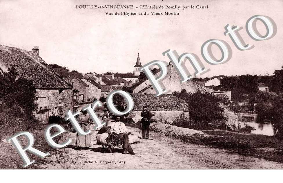 l'entrée par le Canal - Vue de l'Eglise et du vieux Moulin